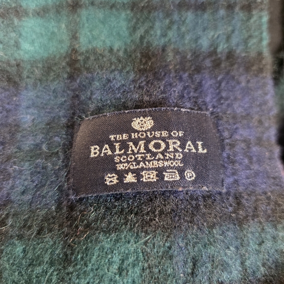 Tha House of Balmoral Scotland  wool  tartan plaid fringe Scarf - Picture 4 of 4